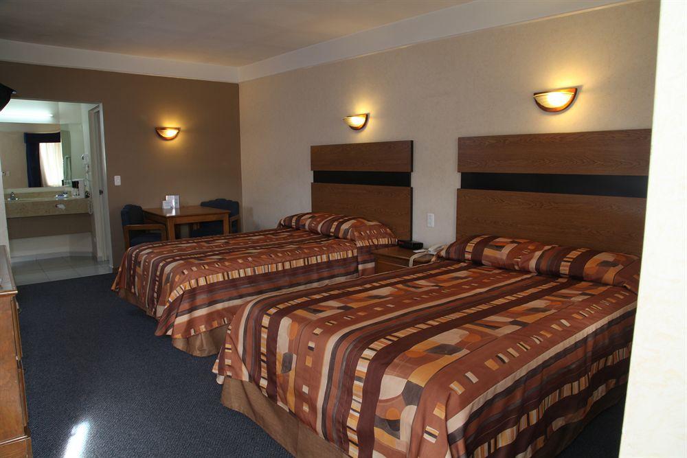American Inn Hotel & Suites Parral Kültér fotó