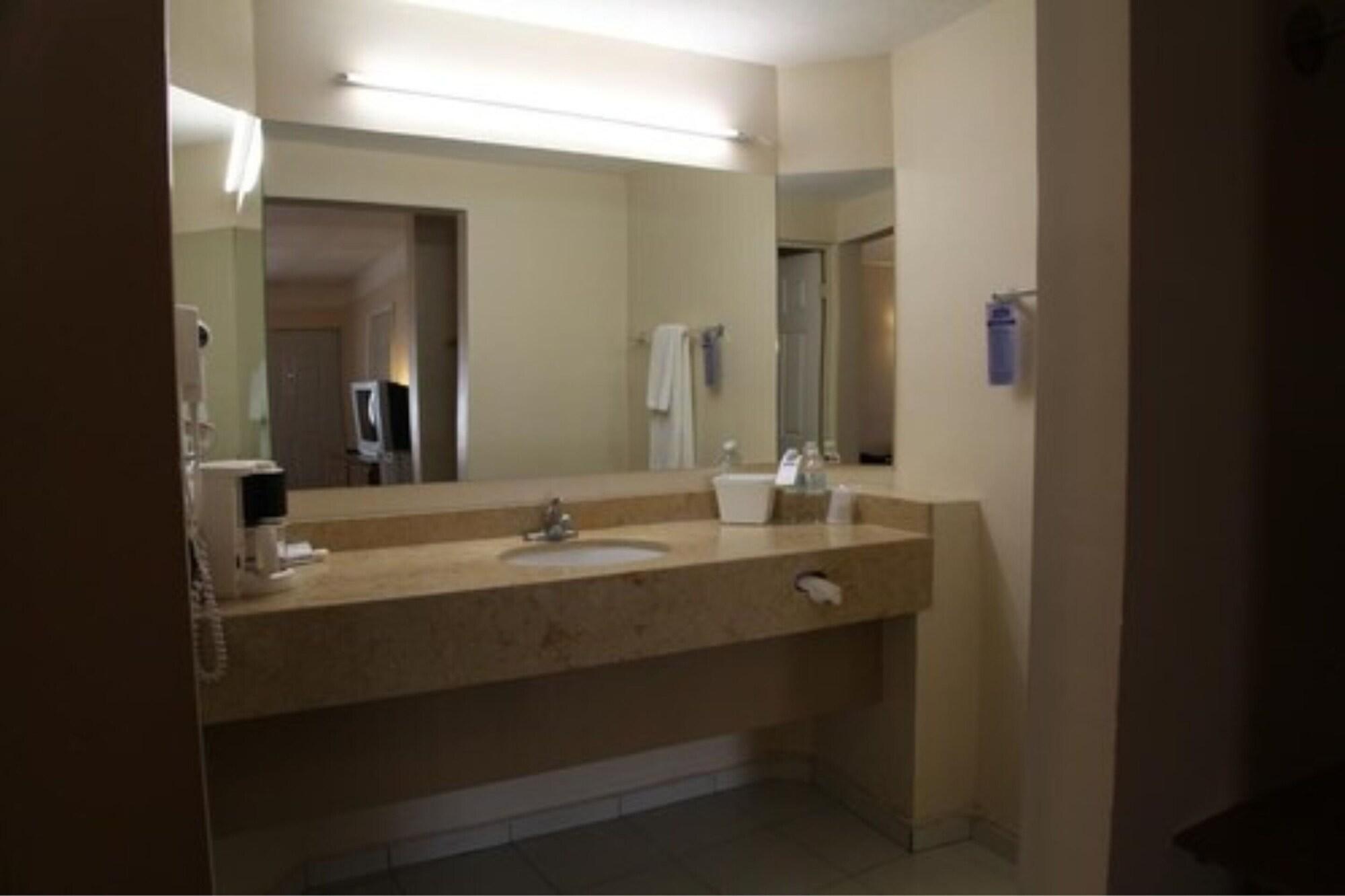 American Inn Hotel & Suites Parral Kültér fotó