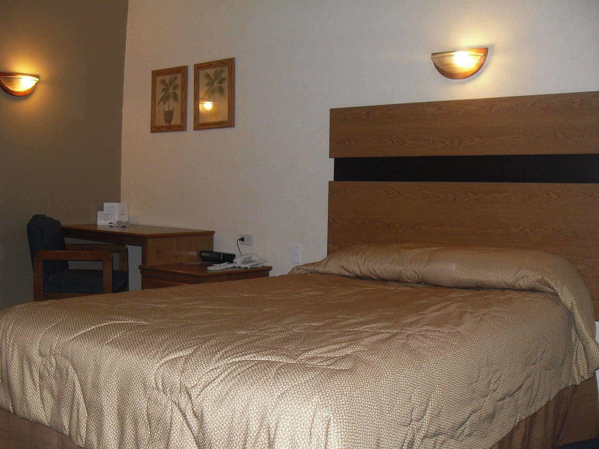American Inn Hotel & Suites Parral Kültér fotó