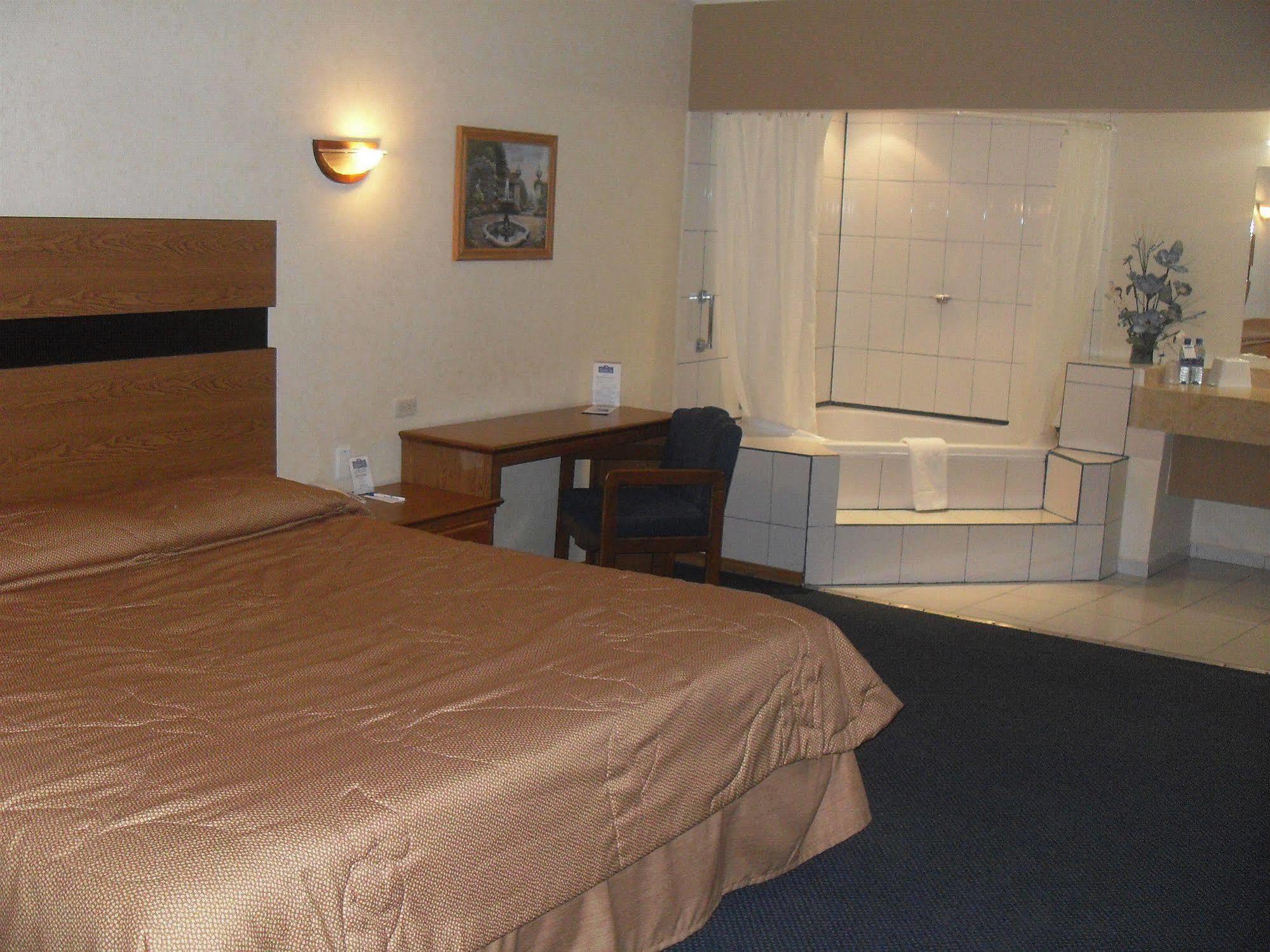American Inn Hotel & Suites Parral Kültér fotó