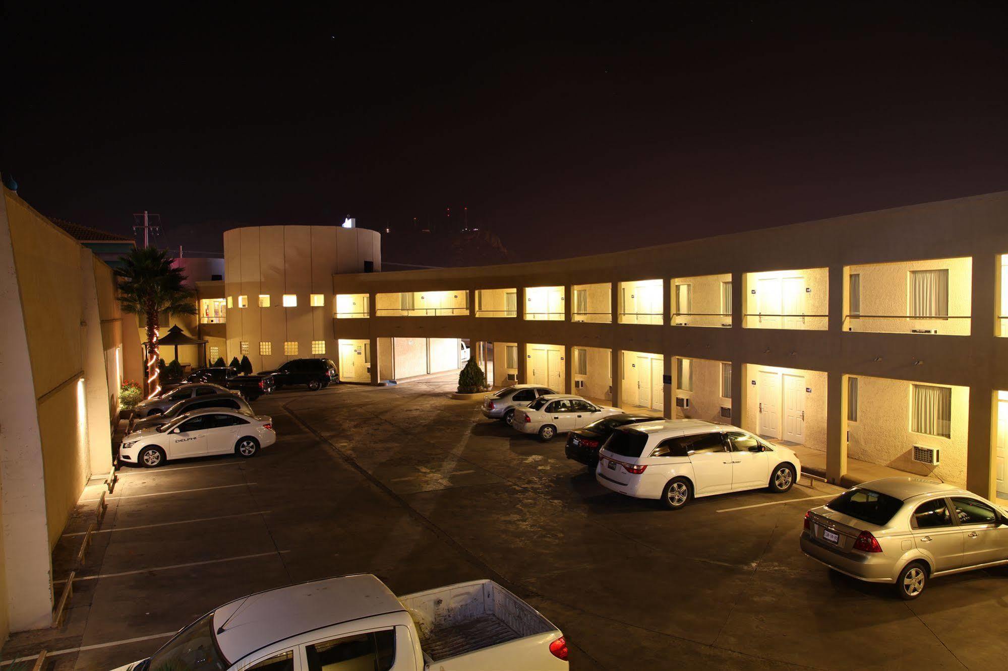 American Inn Hotel & Suites Parral Kültér fotó